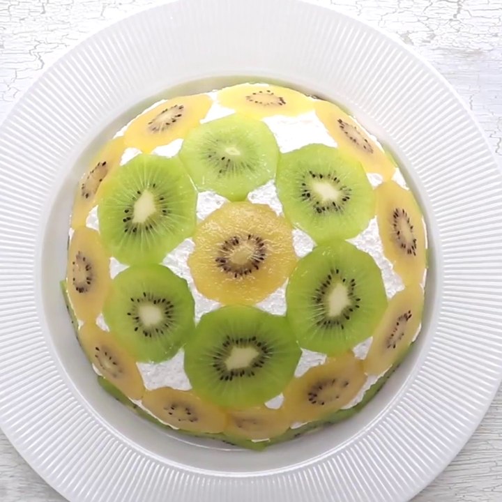 This Upside Down Kiwi Cake Looks Amazing And Tastes Even Better