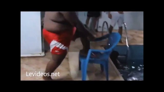 Tu sens la gamelle venir de très loin... Chute énorme en essayant de plonger