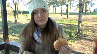 ВЛОГ КФС МЕДОВЫЙ БУРГЕР + УТКИ ЕДЯТ ФРИ KFS CHICKEN BURGER + ПРОБУЕМ КИСЛЫЕ ЯБЛОКИ В ПАРКЕ УФА