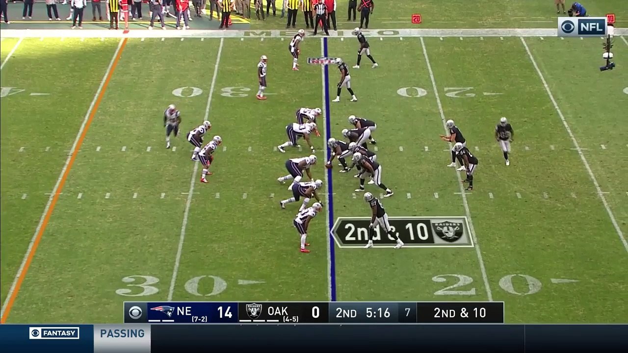 Oakland Raiders running back Marshawn Lynch gallops outside for longest run as a Raider