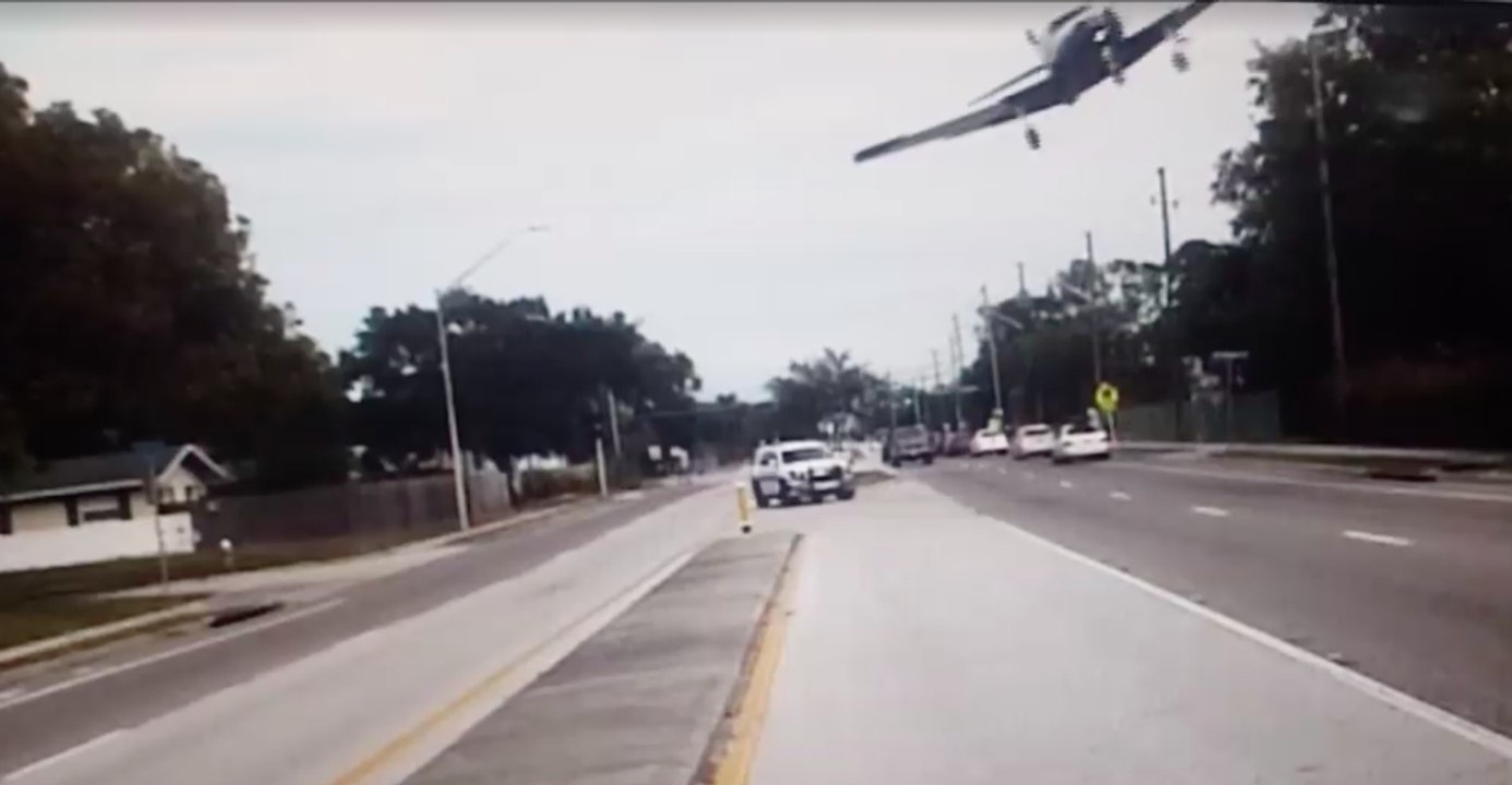 Sheriff's Deputies Have Close Call in Florida Highway Plane Crash