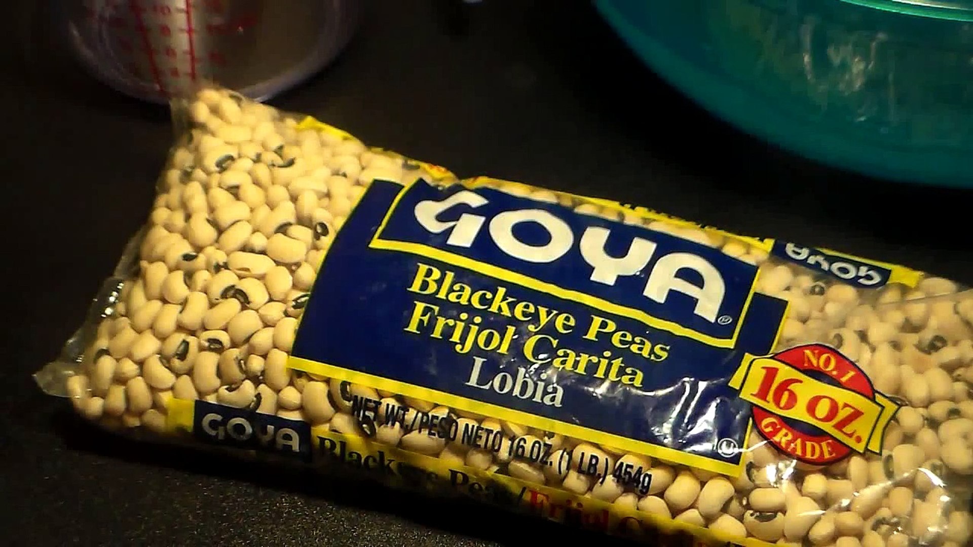 ⁣Black Eyed Peas With Smoked Ham Recipe: How To Make Soul Food Black-Eyed Peas