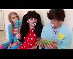 Bad Baby Real Food Fight Victoria vs Annabelle & Freak Daddy Toy Freaks