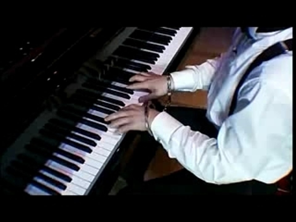 Bach avec des menottes !