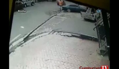 Sürücüsüz motosiklet az daha öldürüyordu