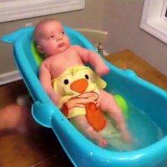 Bebekler ve banyo zamanları