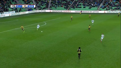 Hollanda'da orta sahadan kendi kalesine attı