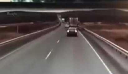 Rusya’da korkunç kaza: 2 ölü, 1 yaralı