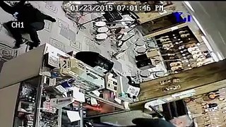 Robber plays dead after clerk pulls gun on him