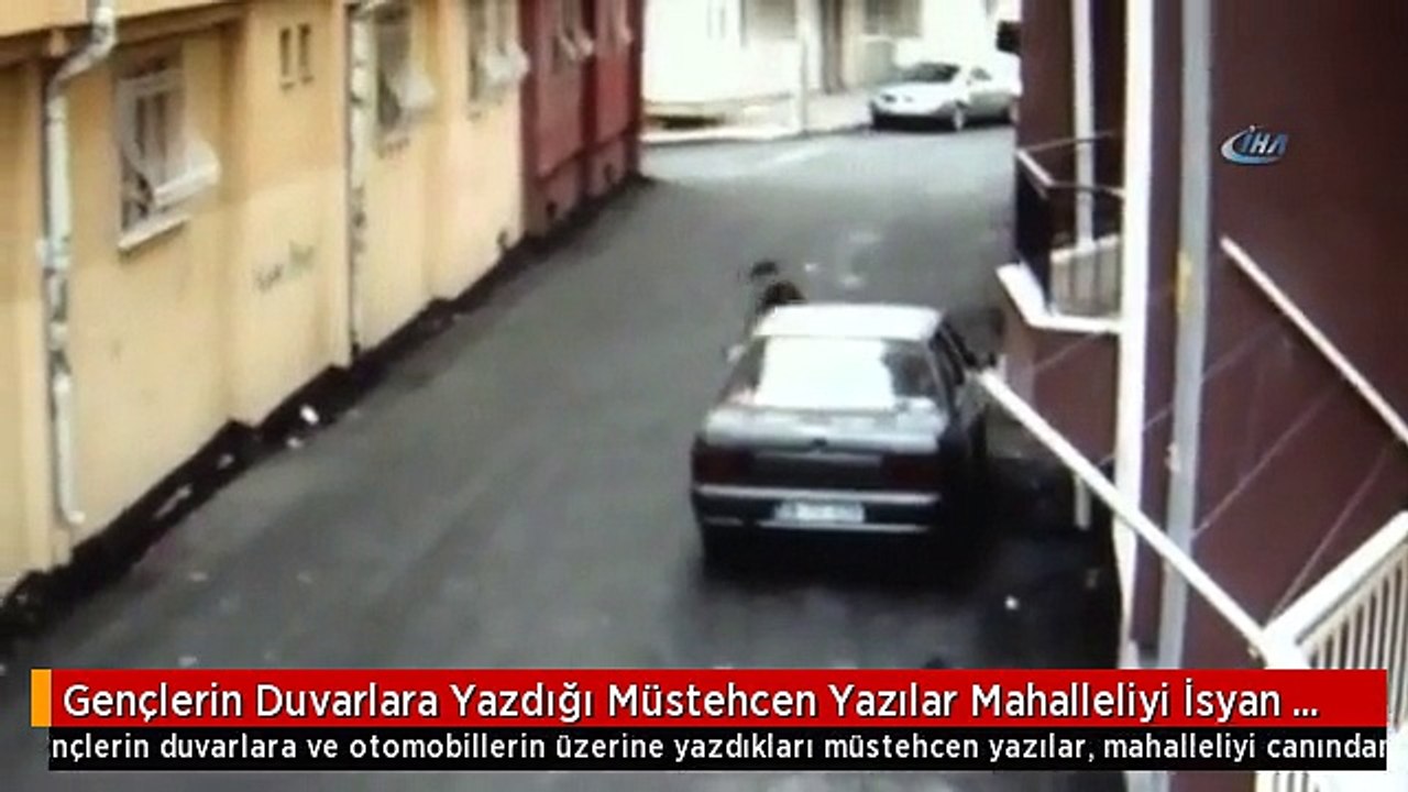 Gençlerin Duvarlara Yazdığı Müstehcen Yazılar Mahalleliyi İsyan Ettirdi