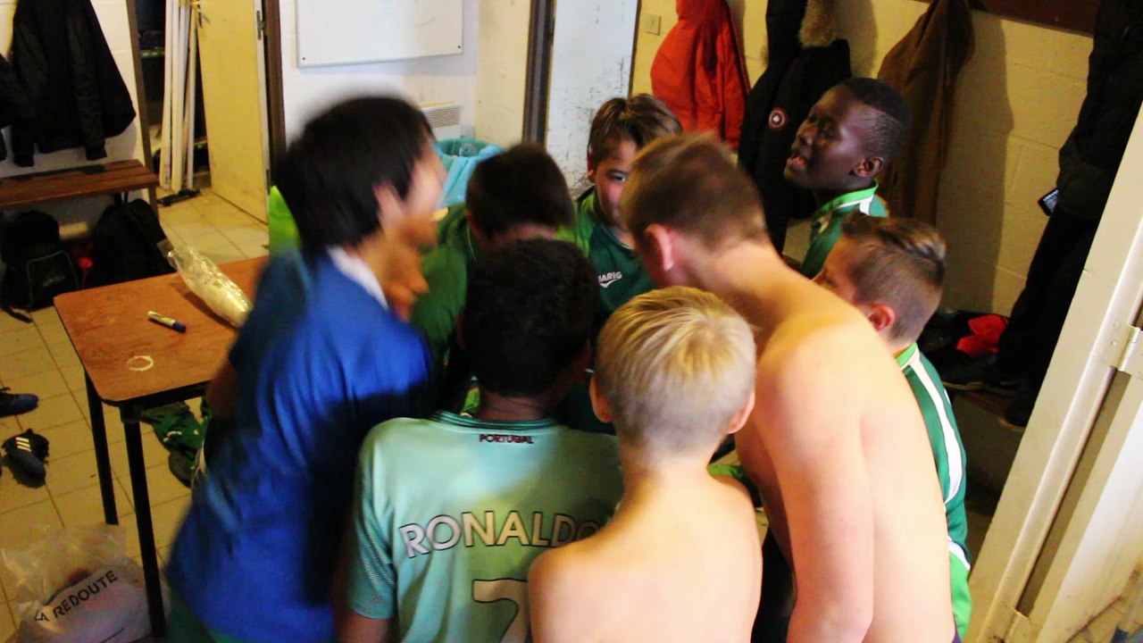 Célébration victoire de nos U13 1 contre Fc de la Varenne 2 (le 18/11/2017)