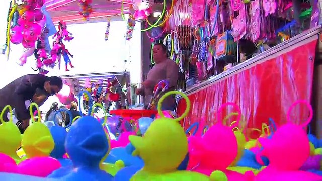 Ambiance de la fête foraine à Martigues.