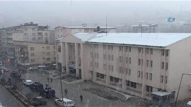 Hakkari'de Lapa Lapa Kar Yağdı