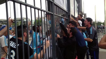 Les supporters olympiens déjà bien chauds au stade de France