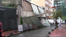 Taksim'de sağnak yağmur öğretmen evinin çatısını uçurdu