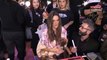 Victoria’s Secret : Bella Hadid, Adriana Lima, Alessandra Ambrosio sexy dans les coulisses du défilé (Vidéo)