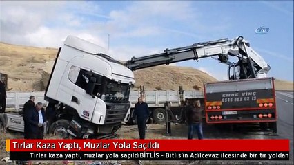 Tırlar Kaza Yaptı, Muzlar Yola Saçıldı