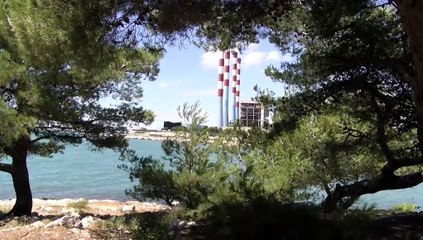 Démolition de deux bacs dans la centrale EDF de Ponteau