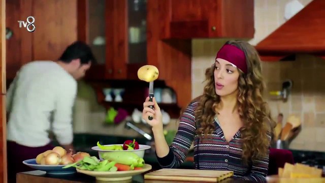 Kaçak Gelinler 17 Bölüm - Şebnem Gürsoy mutfakta!