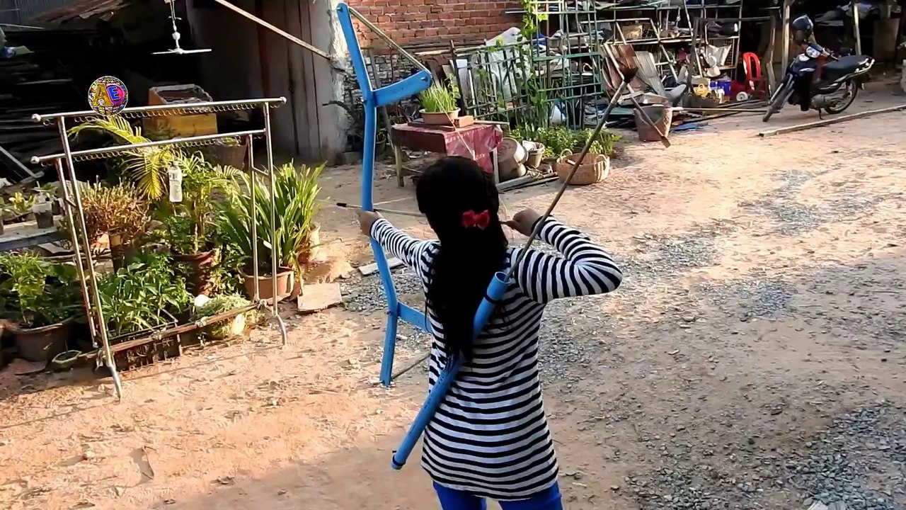 Amazing Girl Uses PVC Pipe Compound BowFishing To Shoot Fish Khmer