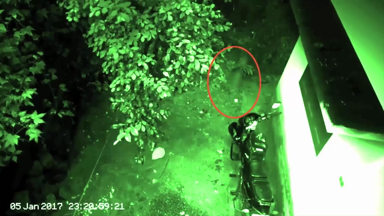監視カメラに映った本物の 幽霊 映像 Part 52