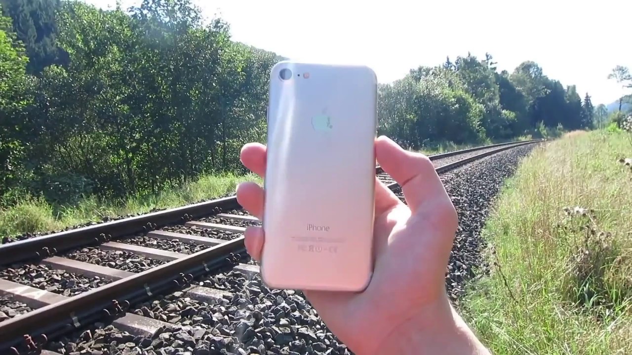 New Iphone 7 Plus VS Train Test-2017
