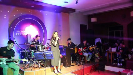 Giọt nắng bên thềm - Hoàng Hiền