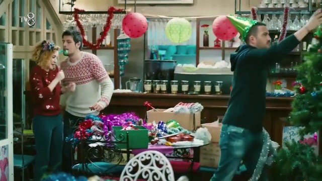 Kaçak Gelinler 27 Bölüm - Önder ile Özgür arasında kalan Almila!