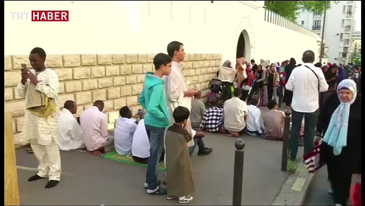 Fransa'da sokakta namaz gerginliği