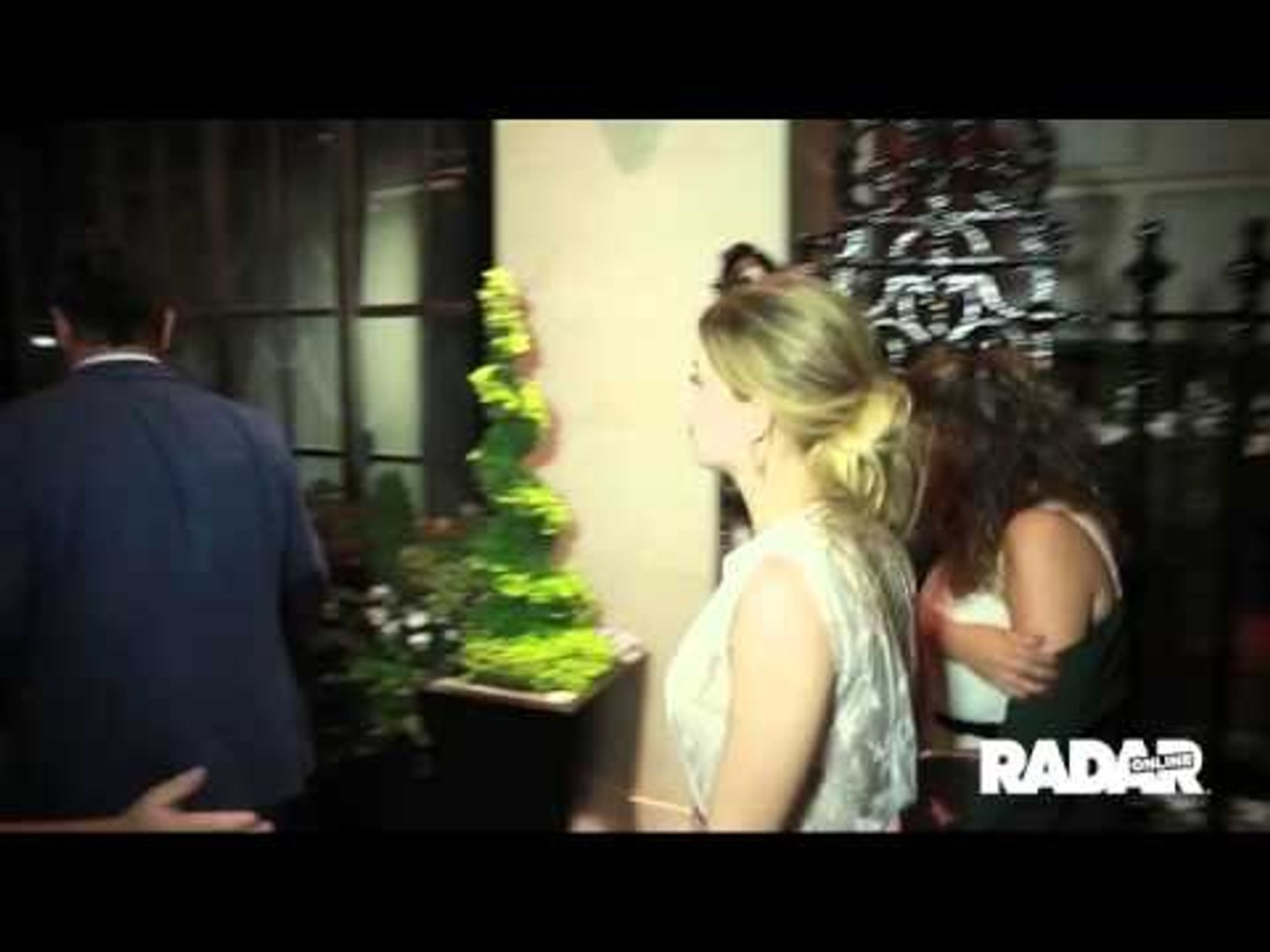 ⁣Amber Heard spotted walking to hotel