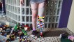 Elle se fabrique une prothèse de jambe faite en LEGO!!