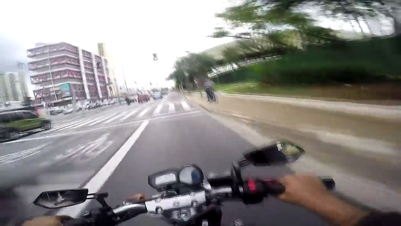 louco rasga transito