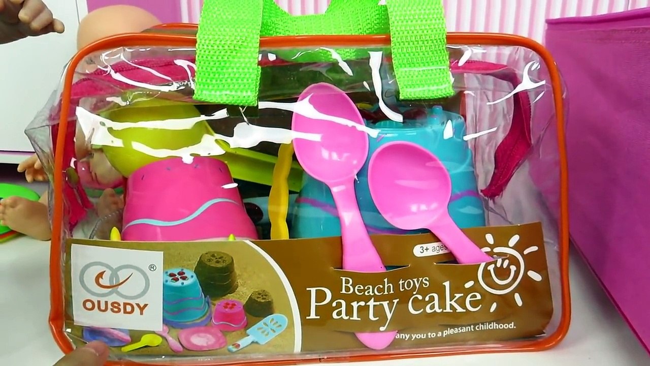 Maleta viajera Frozen Muñeca bebé Lucía vacaciones en la playa Vídeos de bebés y muñecas