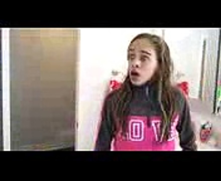 Spiders Attack Girls in Bath Tub Bad Kids Sophia Sarah Toys To See Children's Video