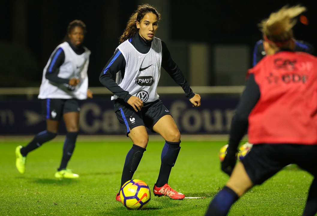 Equipe de France Féminine : l'arrivée des Bleues à Clairefontaine