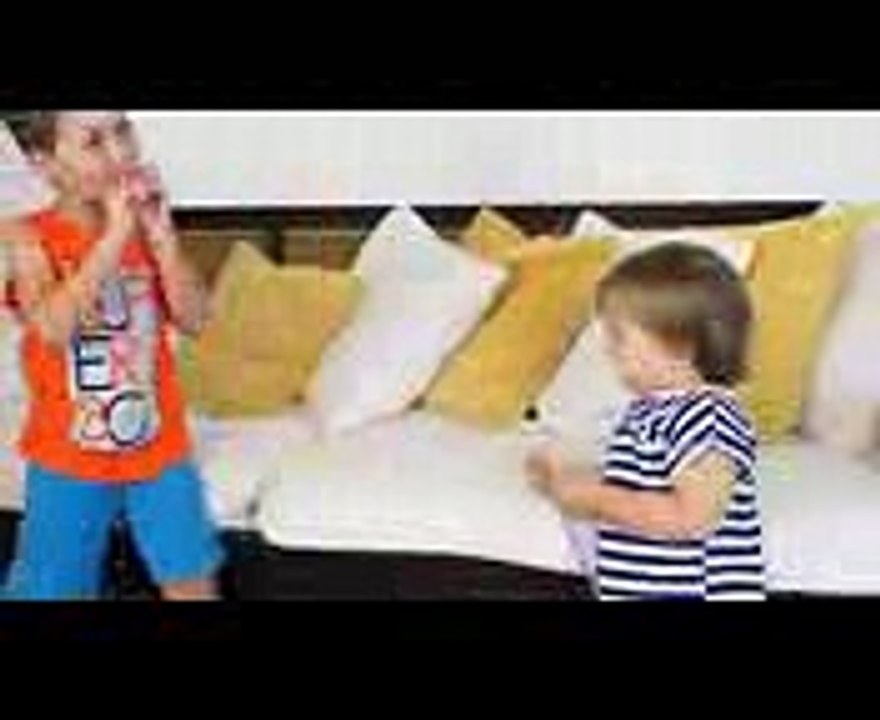 Bad Baby with Tantrum Crying for Lollipops Little Babies Learn Colors with Finger Family Song (1)