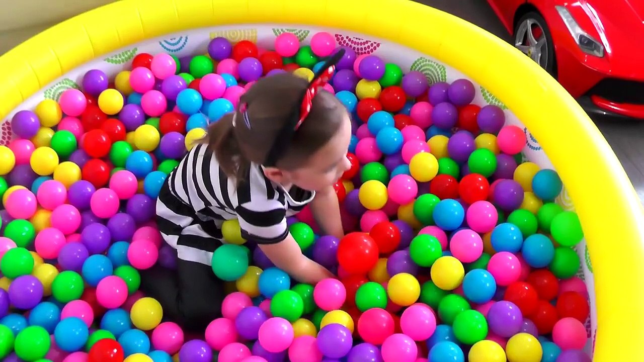 Funny kid & Giant M&M's IRL, Learn Colors with Candy Baby Songs JOHNY