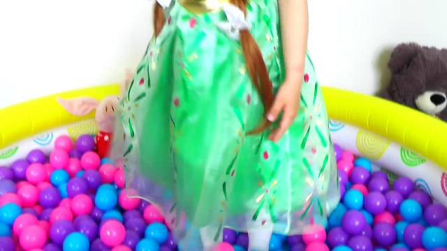 Learn colors with Baby and balls Songs for Children and Babies Nursery Rhumes Finger Songs Family-Hv3SORul06w