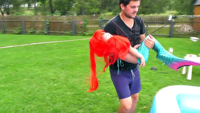 Live Mermaids Swimming in Our Pool! Magic Transformation-Little Girl become a Real Mermaid Colors-MHh-QSo-XhY
