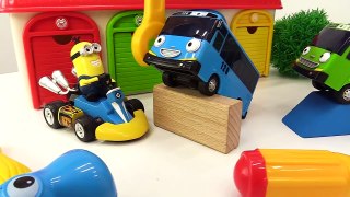 Leo the truck & minions. Kids video with toys. Snow tyres for Leo truck. Toy car videos #KidsFirstTV-F5FyOR1E4aA