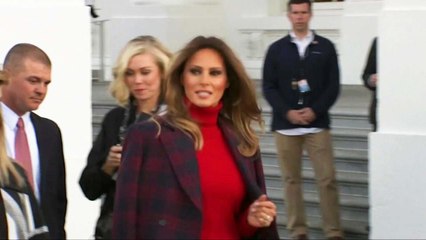 [영상] 멜라니아, 백악관 크리스마스 트리 환영 / YTN