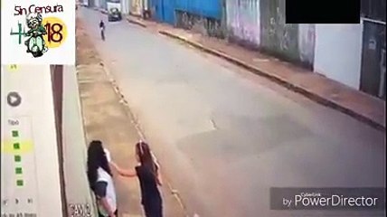 MIRA COMO ESTE NIÑO ROBA EN PLENO DÍA