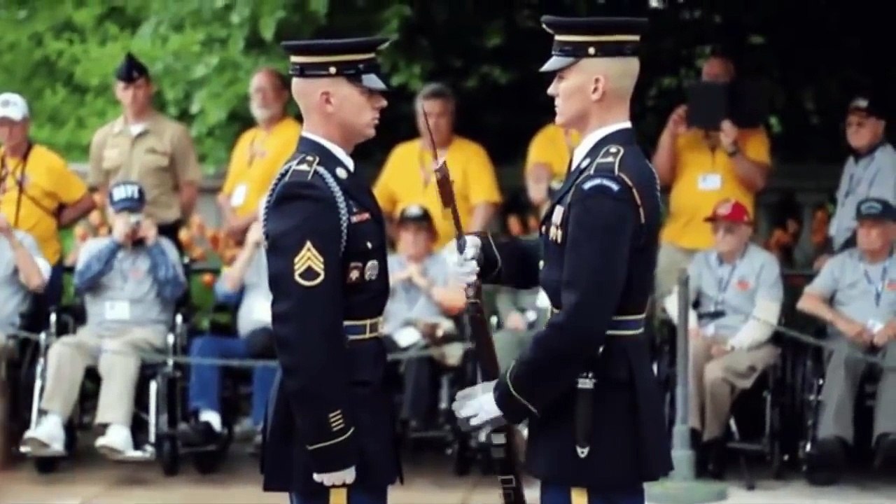 Parodie de l'inspection de fusil lors de la relève de la garde avec une bande son complètement personnalisé !