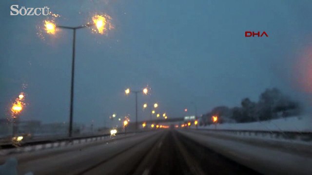 Bolu dağı geçişinde kar yağışı etkili oluyor