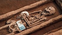 Encuentran Esqueletos Gigantes en China [Low, 480x360]