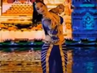 ரா ரா பாட்டுக்கு நடனமாடிய உக்ரைன் நாட்டு அழகி- வீடியோ