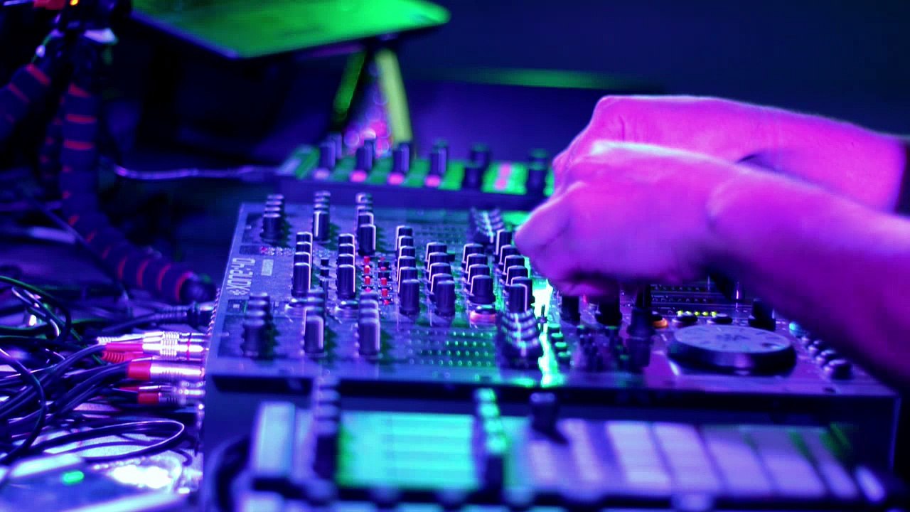 MR Fun pres. Music Revolution 073