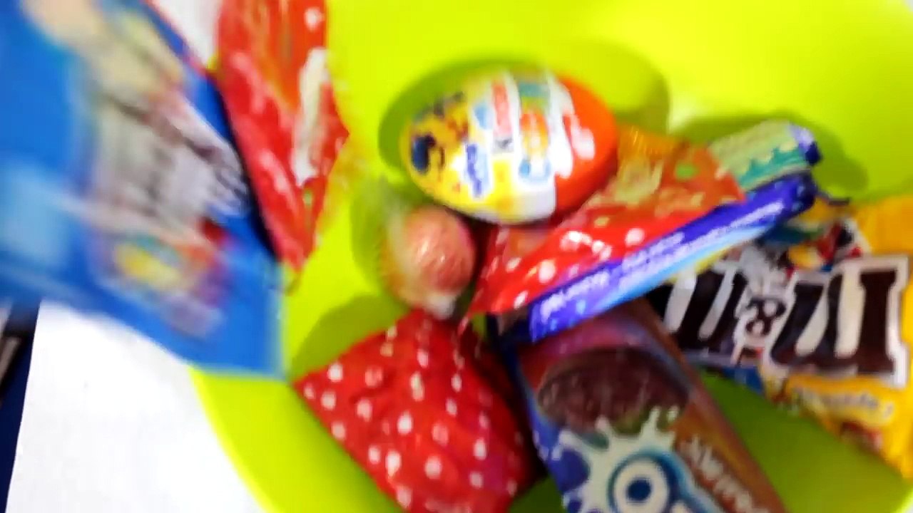 Funny kids & Giant Candy! Johny Johny Yes Papa Song Nursery Rhymes Funny for Children-PfE41r7UuWc