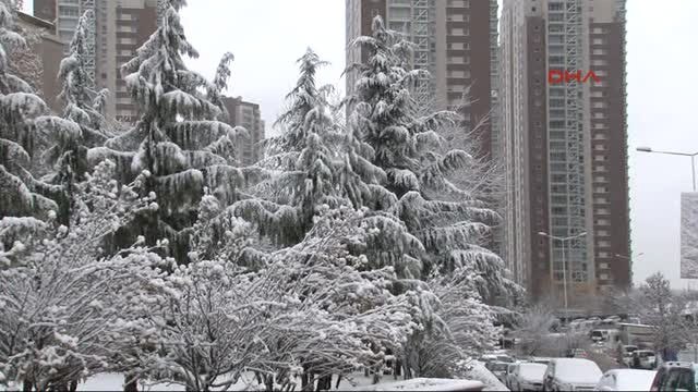 Ankara'ya Mevsimin İlk Karı Yağdı