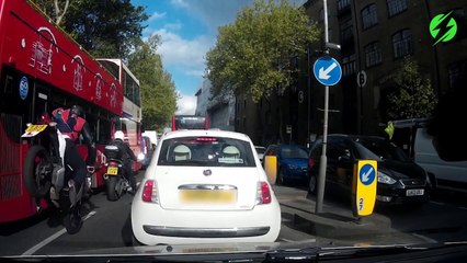 Sale journée pour ce motard qui s'éclate au sol en freinant
